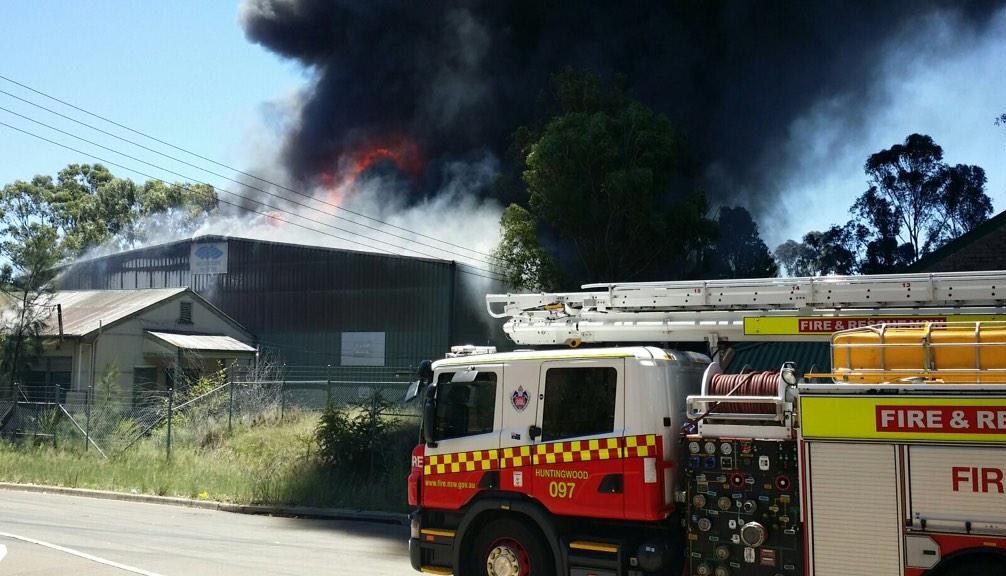 Factory severely damaged in fire in St Marys, western Sydney - ABC News