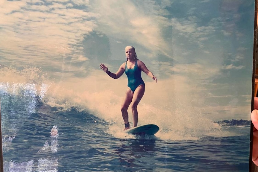 A woman suring a wave 