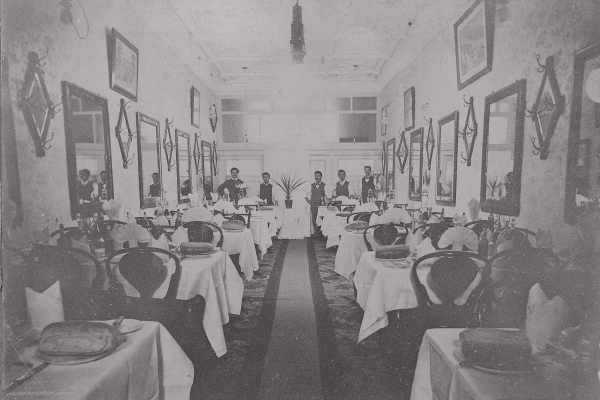 Heads Cafe Swanston St VIC 1917.jpg
