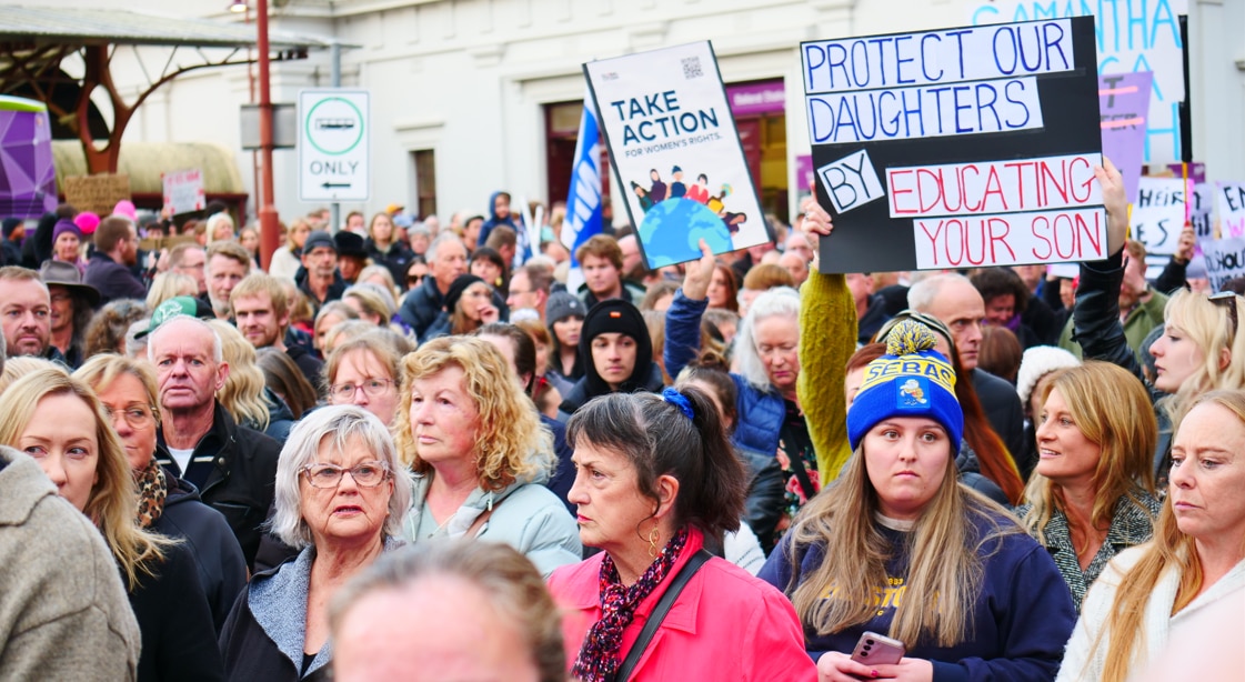 Rally remembering Rebecca Young, Samantha Murphy and Hannah McGuire brings Ballarat community together - ABC News