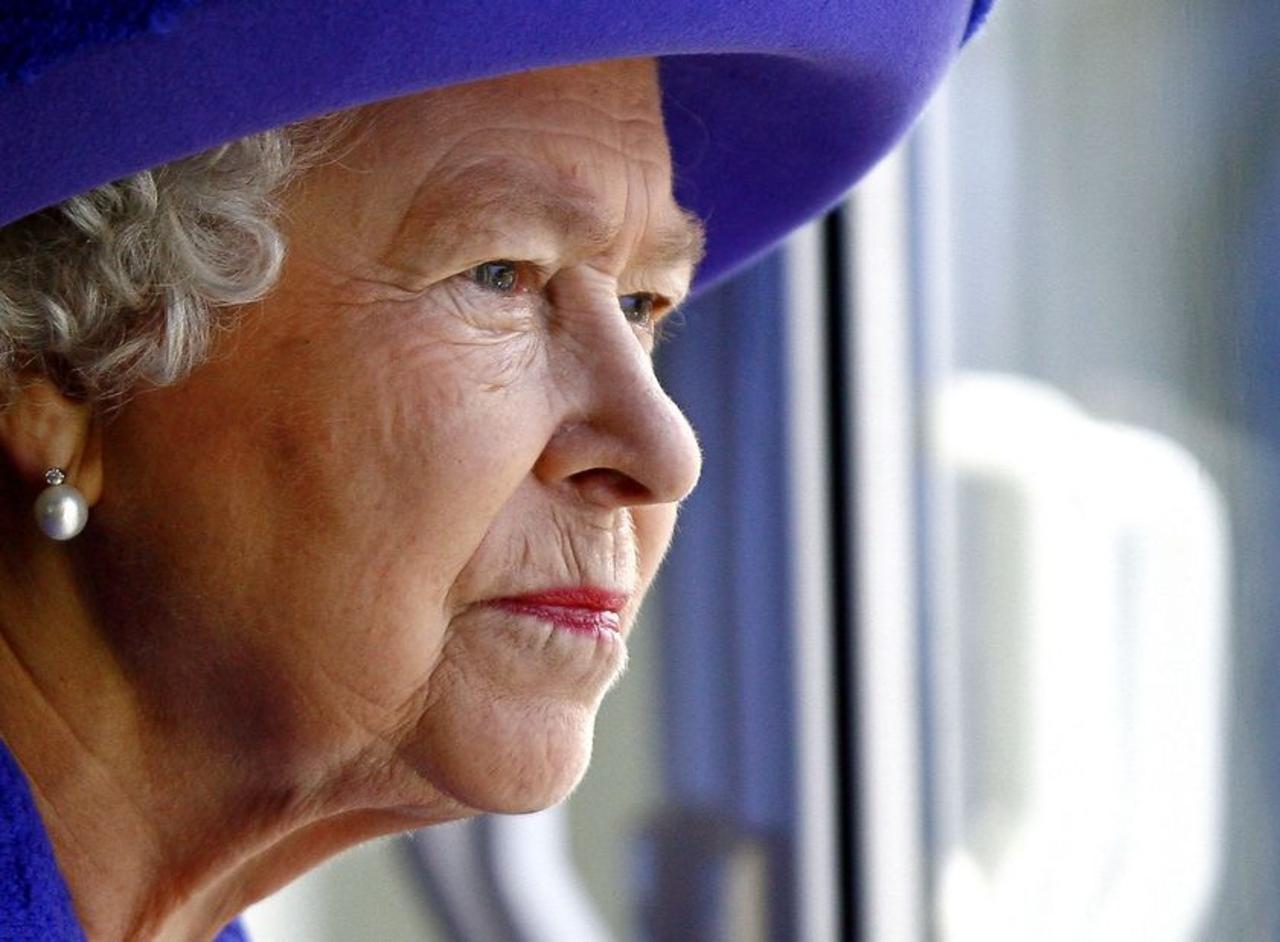The Queen has praised the efforts of Victoria&#x27;s firefighters.