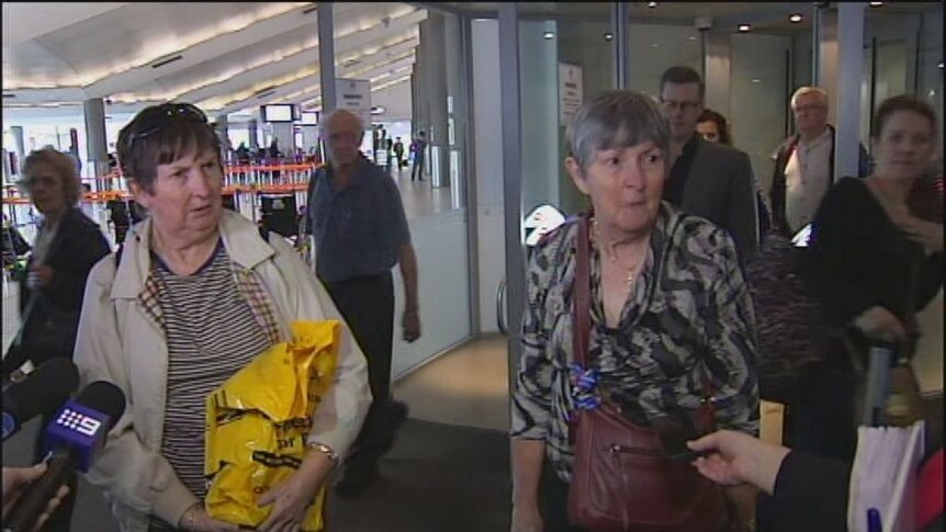 Passengers recall Qantas 'near-miss'