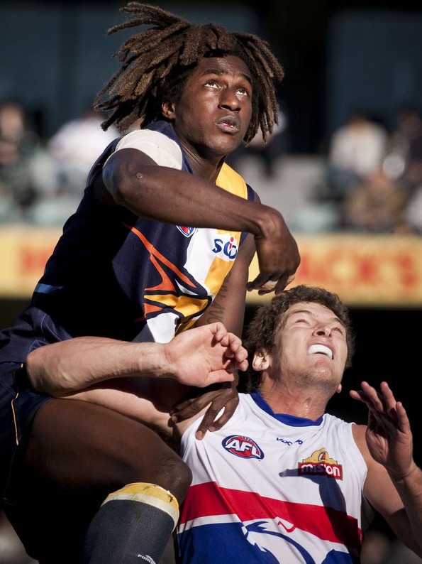 West Coast ruckman Nic Naitanui competes for the ball with Bulldogs opposite Will Minson