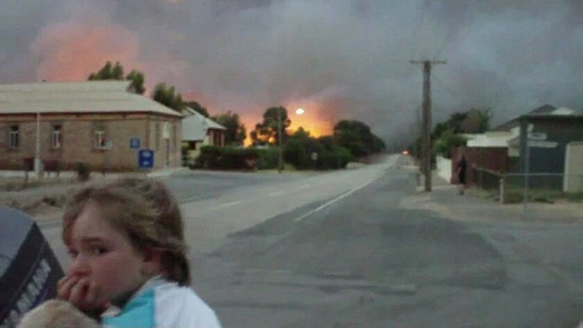 Residents watch fire sweep through SA's Yorke Peninsula