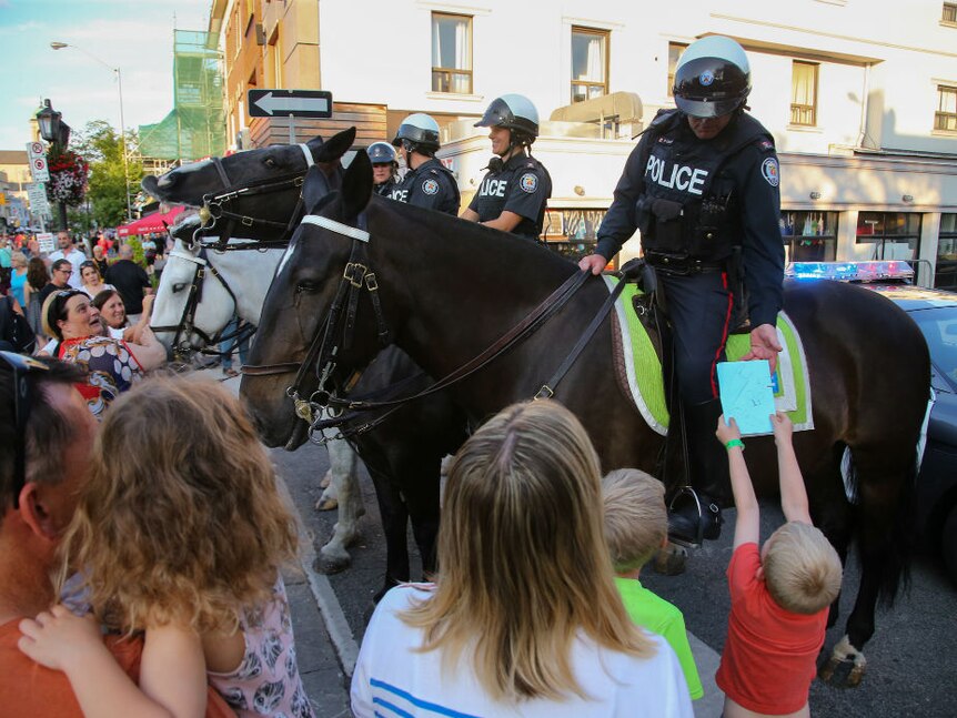 Toronto boy gives thankyou card to Candian Mountie