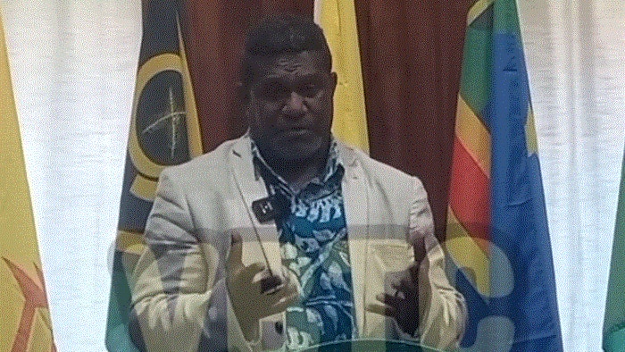 Vanuatu Minista blong Internal Affairs, Johnny Koanapo (VBTC)