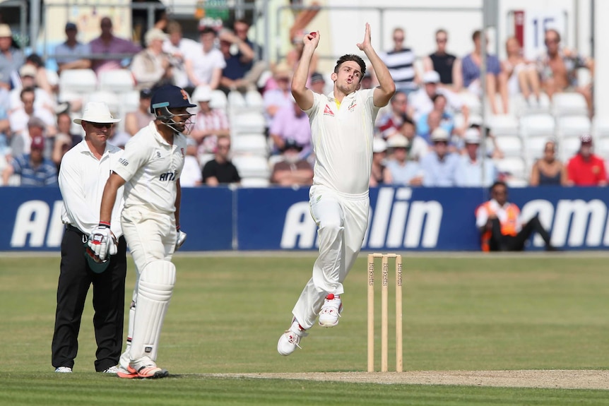 Mitchell Marsh bowls against Essex