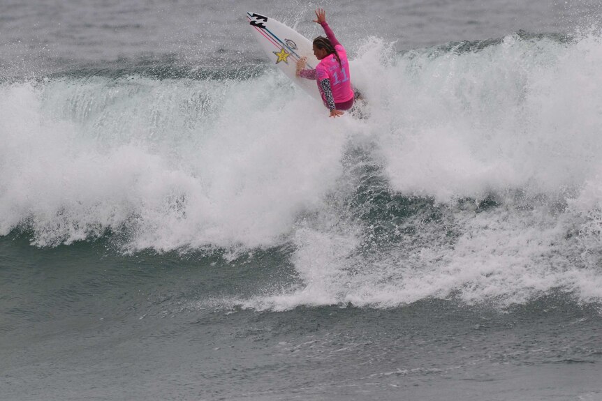 Courtney Conlogue surfing the Bells Beach final