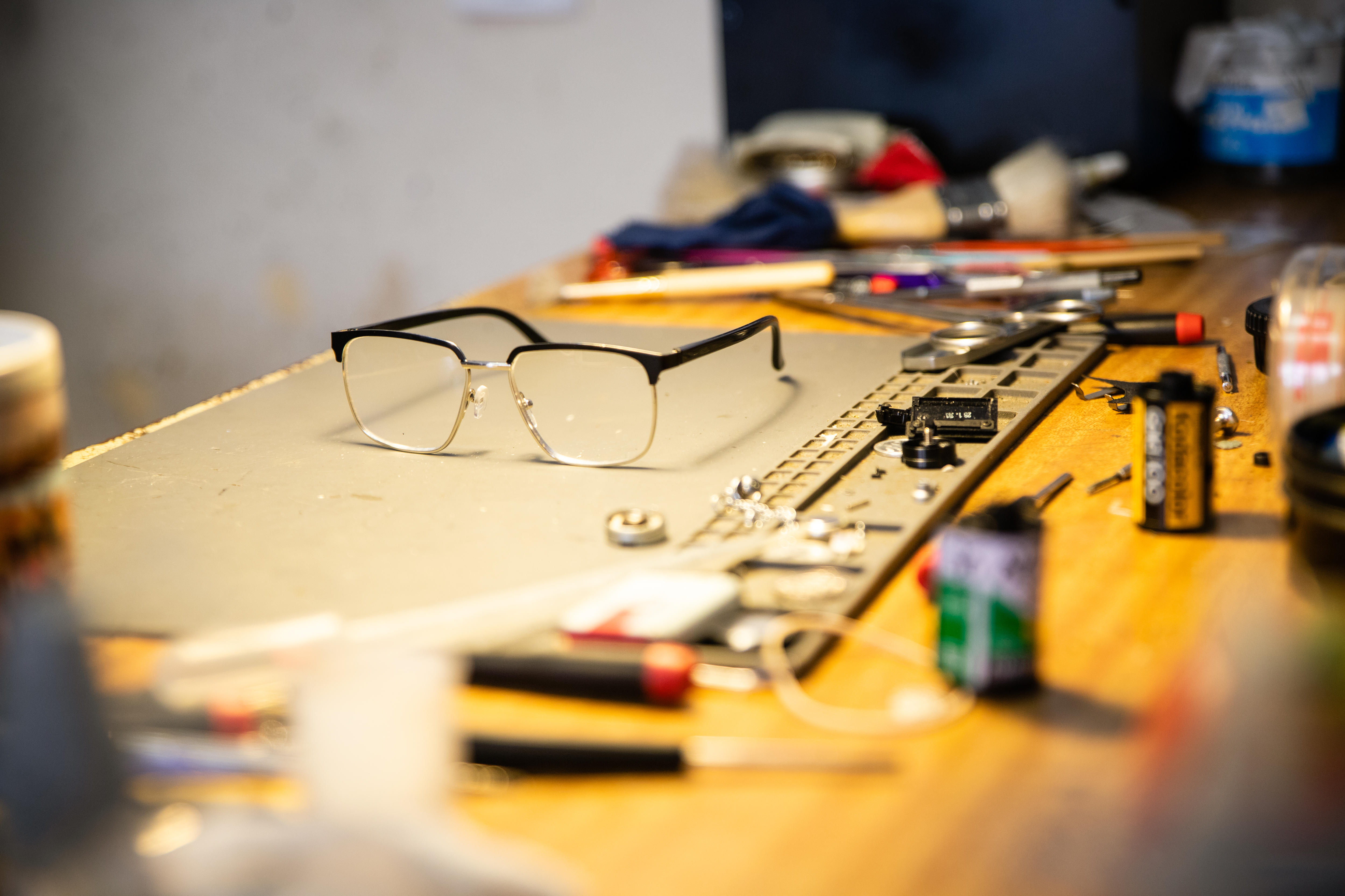 Clinton Howe em sua oficina.