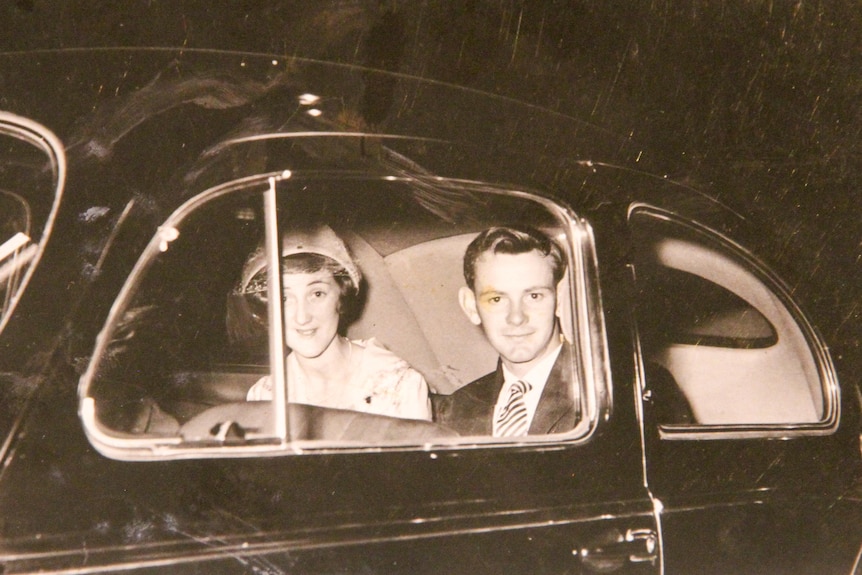 Young newlyweds head off on their honeymoon in the fifties. 