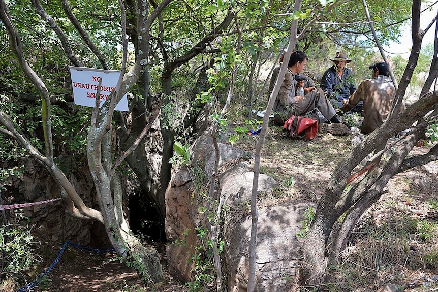 Dineledi cave entry