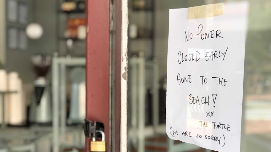 A sign on a shop in Elwood apologising to customers for closing early.