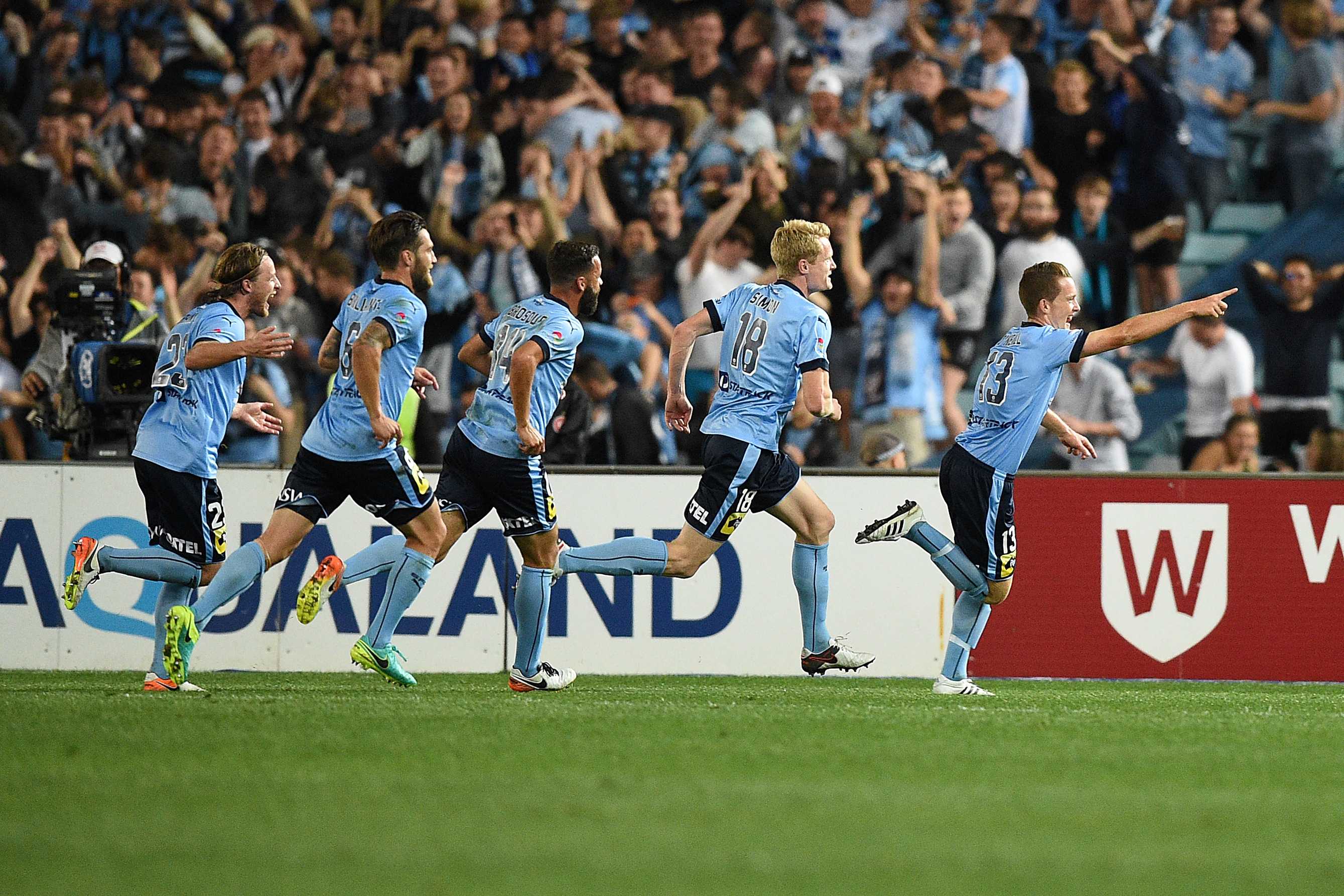 Sydney FC defeats Western Sydney Wanderers 40 in ALeague derby