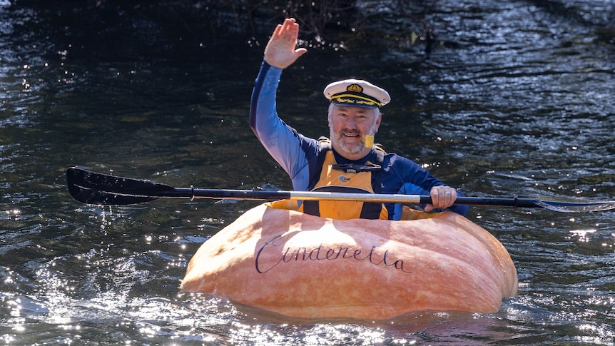 Man turns mammoth 400kg prize-winning pumpkin into a canoe, paddles it down river