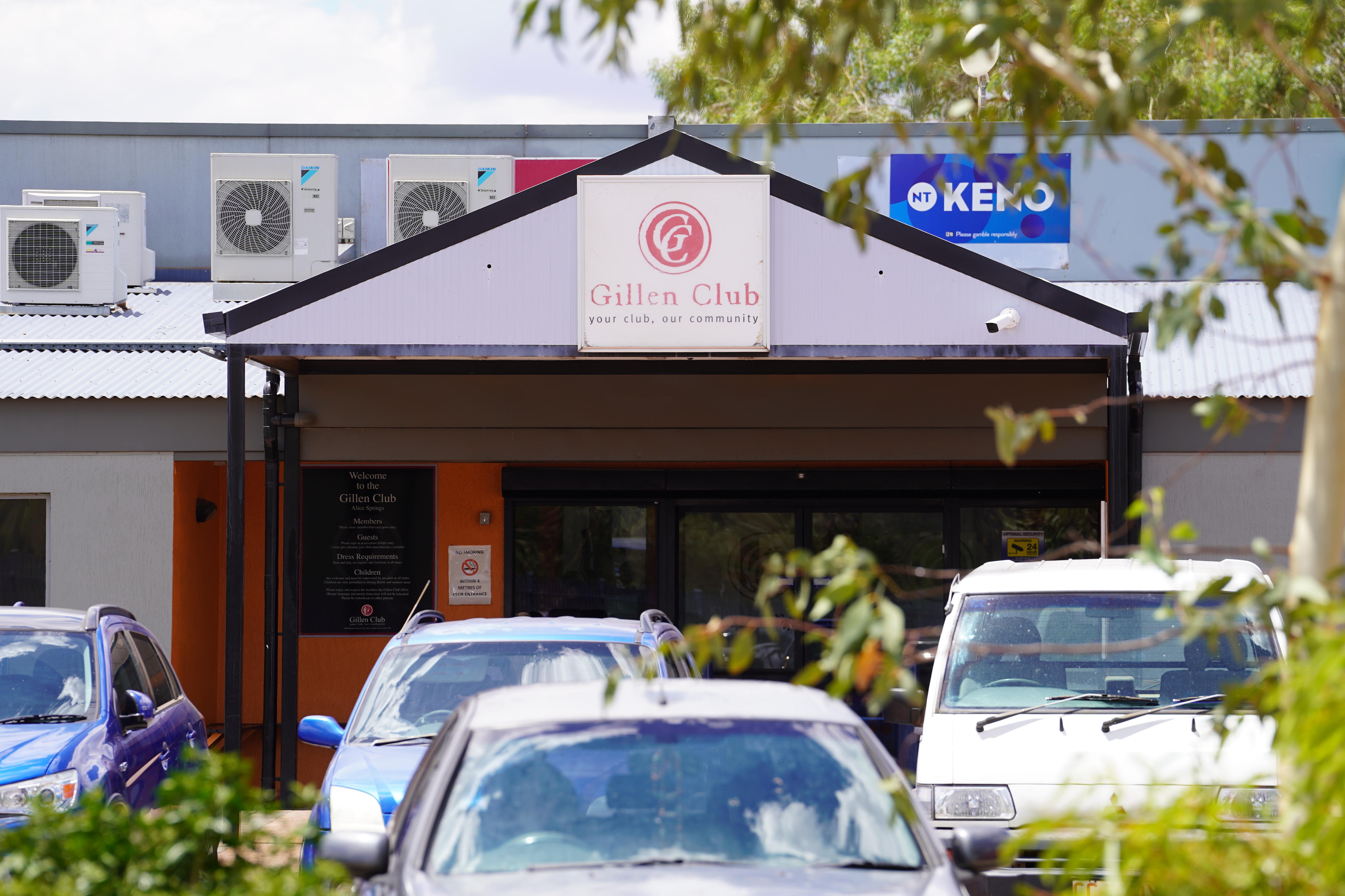 La entrada principal a un club en Alice Springs