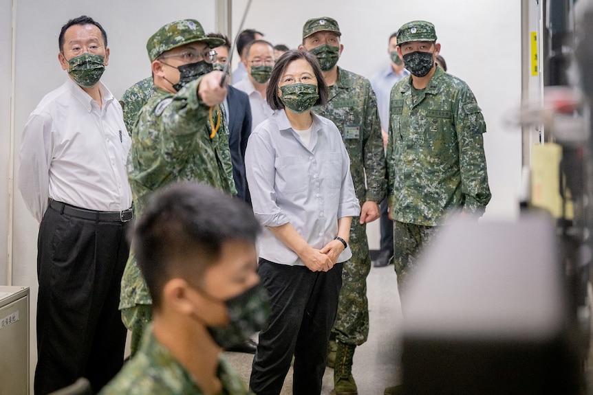 台湾总统蔡英文在台湾新北市军事基地看望士兵