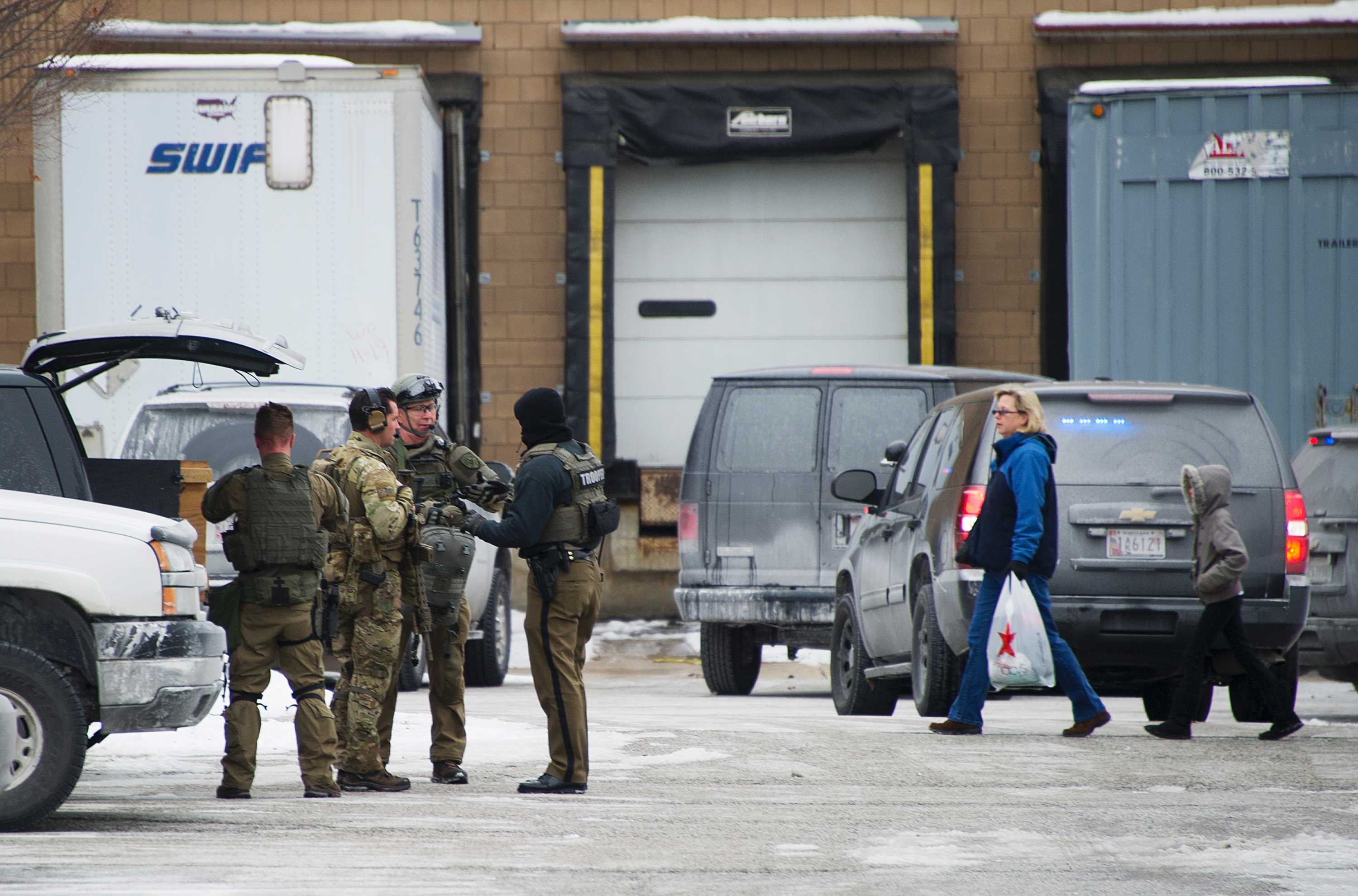 Three dead in shooting at shopping mall in Maryland - ABC News