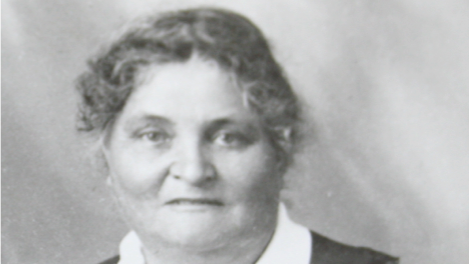 A black and white photo headshot of Annie Lock the woman who lived in a makeshift camp in the bush near Coniston Station.