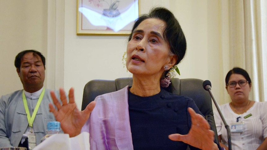 Aung San Suu Kyi speaks at press conference