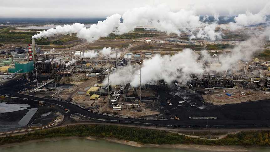 Tar sands processing plant in Canada