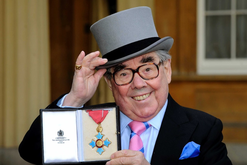 Ronnie Corbett tips his top hat