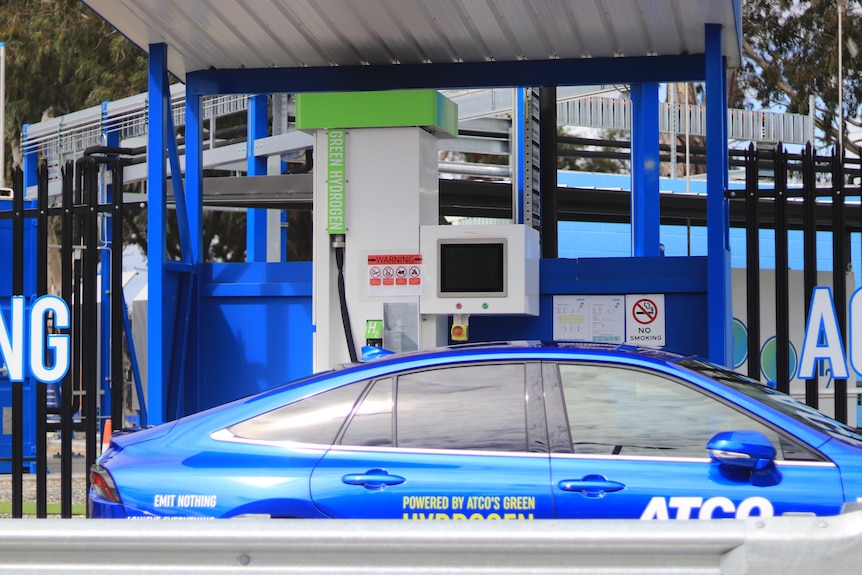 A car fuelling up at a hydrogen station, which resembles a standard petrol station.