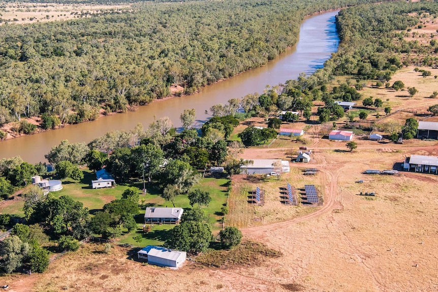 An aerial photo of the Jubilee Downs Station homestead, along the banks of the Fitzroy River.