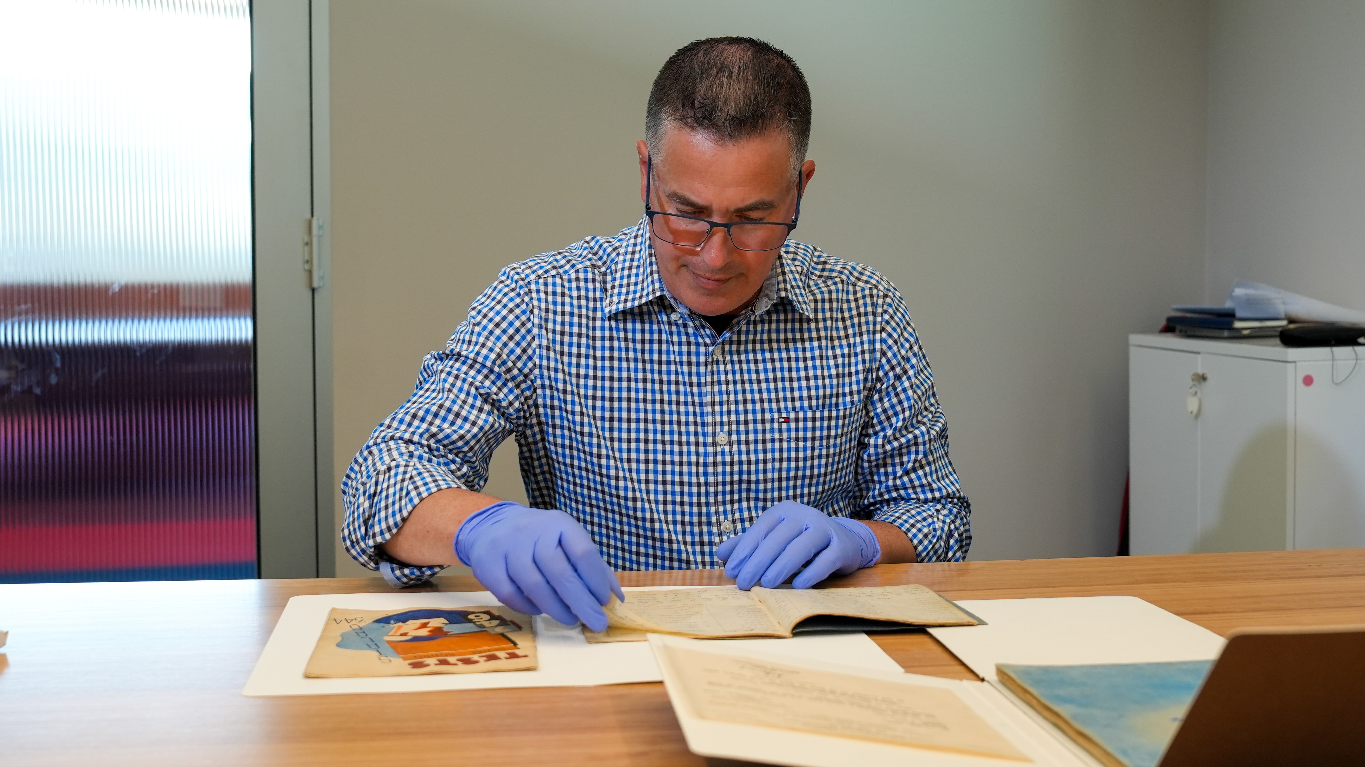 AWM historian Dr Michael Kelly