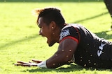 Solomone Kata of the New Zealand Warriors scores a try