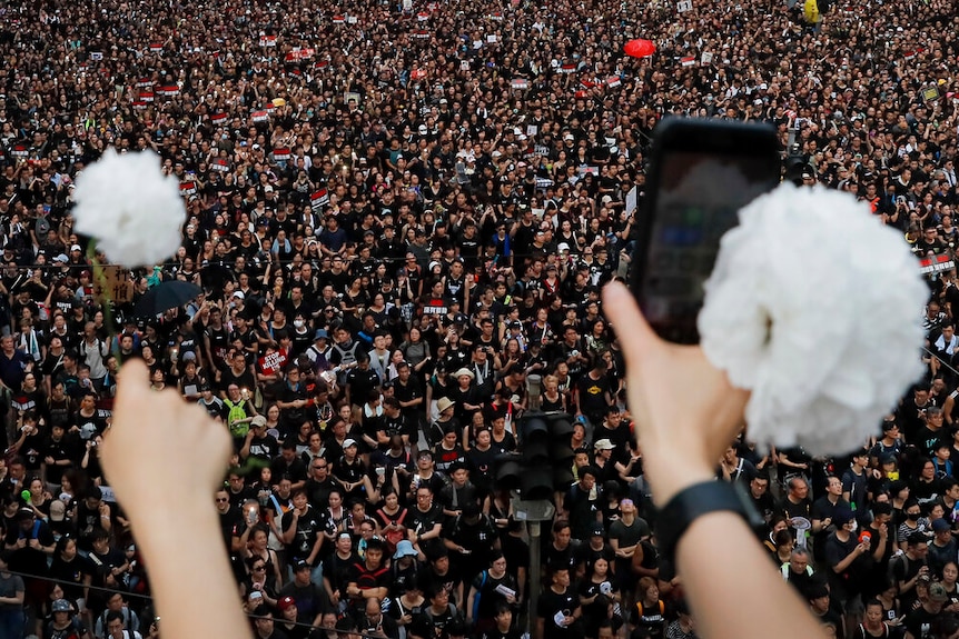 6月16日香港再次爆发“反送中”游行