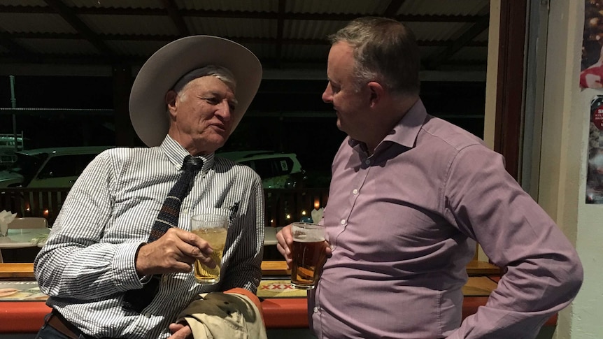 Bob Katter and Anthony Albanese have a beer together at a pub.