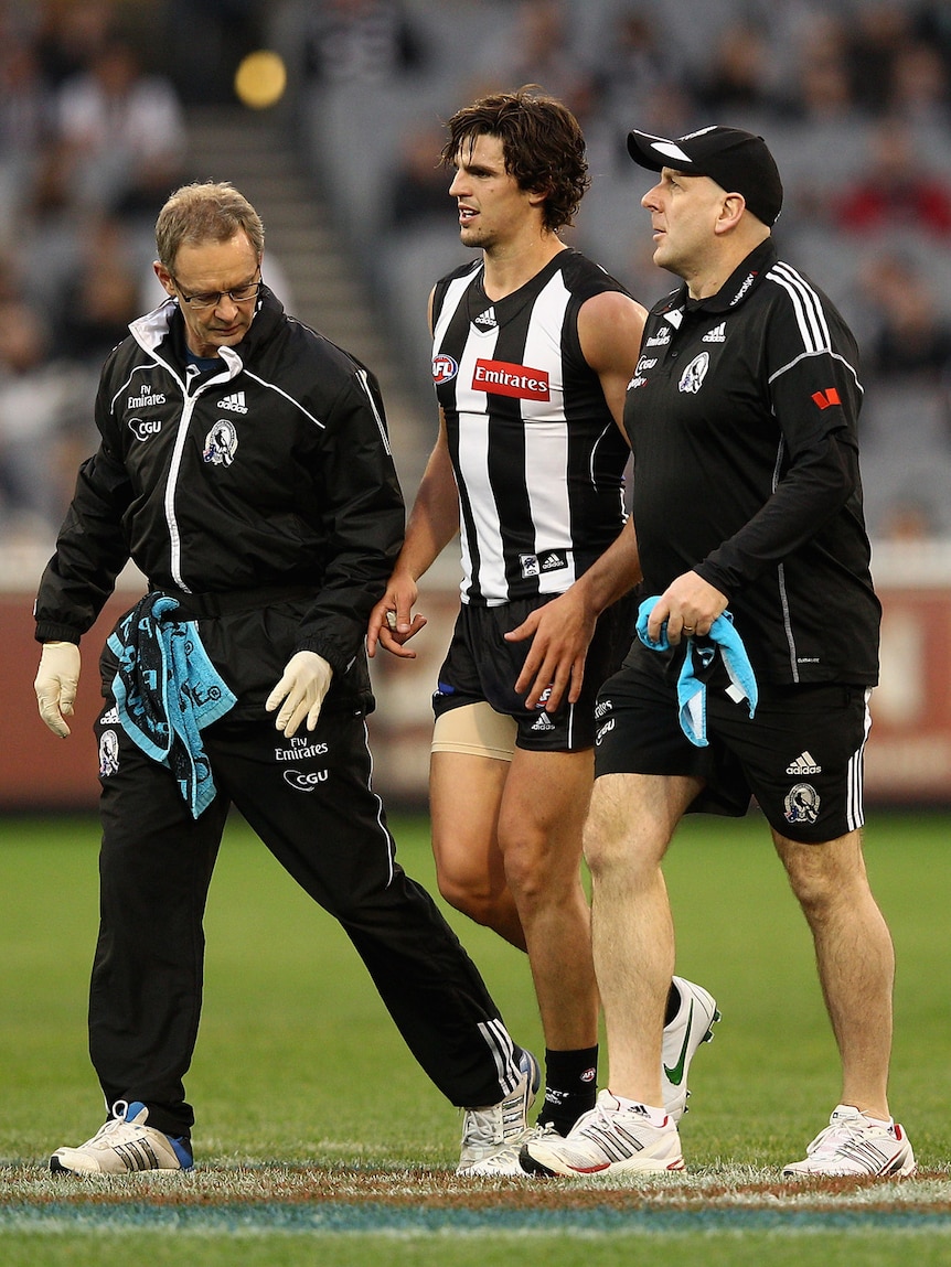 The Magpies' Scott Pendlebury picks up a knee injury against the Suns.