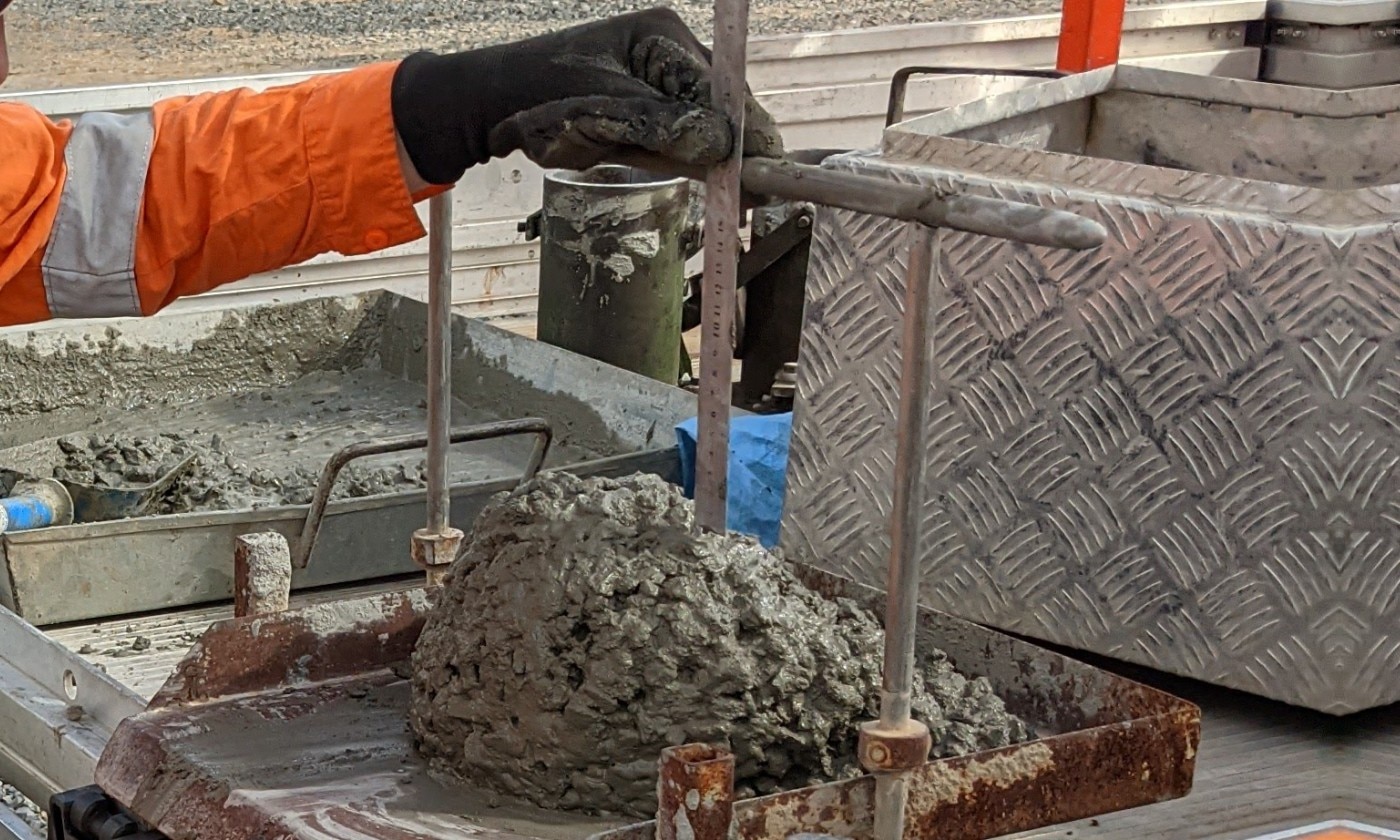 testes de concreto sendo realizados