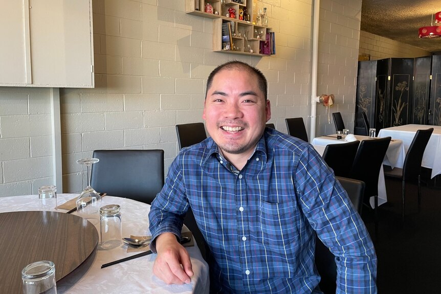 来自越南的华裔移民周大卫在Frankston开中餐馆已经有14年的历史了。他对社区精神而感到鼓舞。