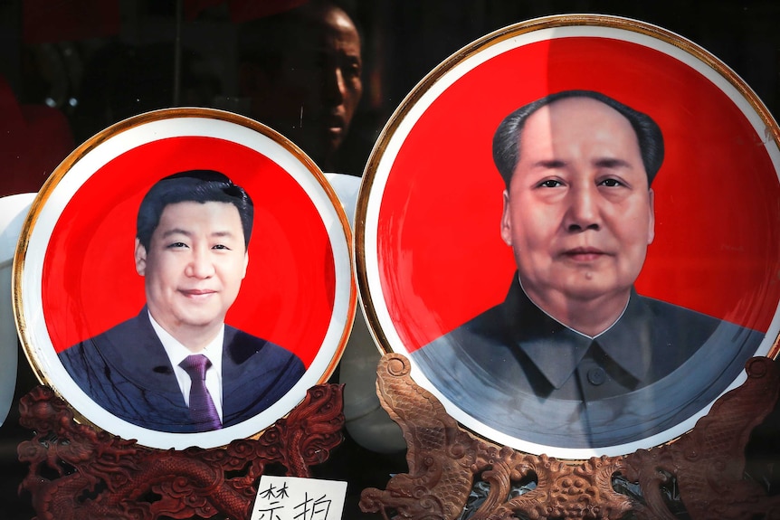 Souvenir plates bearing images of Xi Jinping and Mao Zedong.