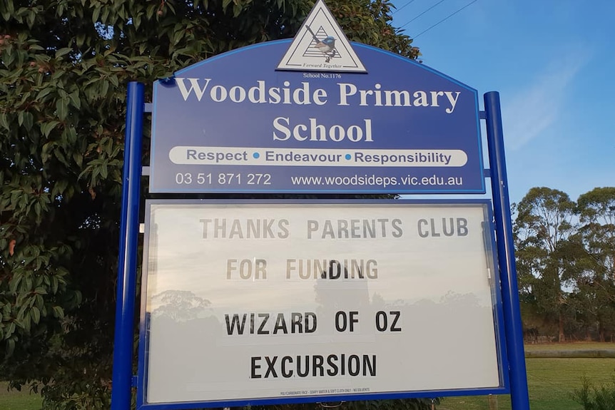 A school noticeboard sign that reads 'Thanks parents club for fuding wizard of Oz excursion' 