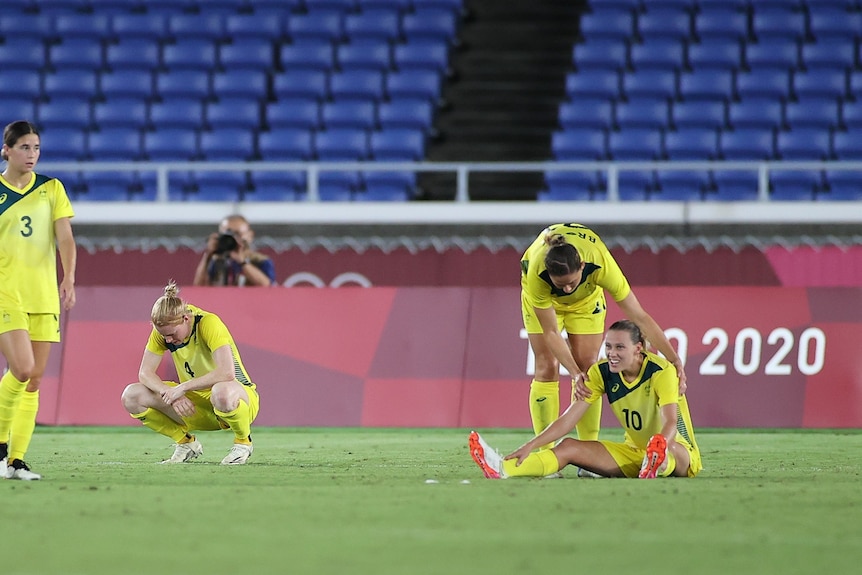 Matildas players look fatigued after loss to Sweden at the Tokyo Olympics