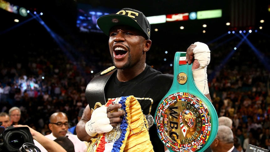 Floyd Mayweather Jr celebrates his win over Canel Alvarez in their WBC/WBA title fight in 2013.