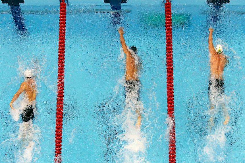 Nathan Adrian (C) of the US swims to victory in the 100m freestyle final (Reuters: Andrew Winning)