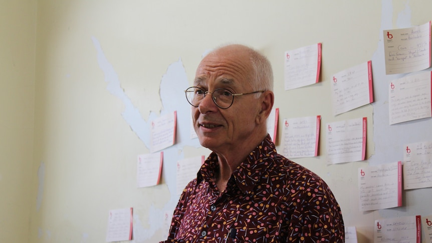 Dr Karl Kruszelnicki stands in front of a memory board