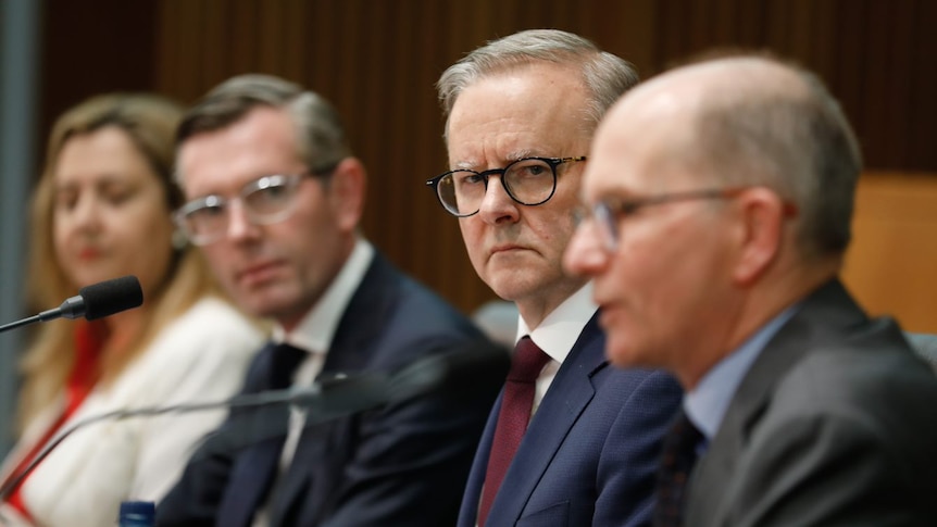 QLD Premier Annastacia Palaszczuk, NSW Premier Dominic Perrottet, PM Anthony Albanese and CMO Paul Kelly at a press conference.