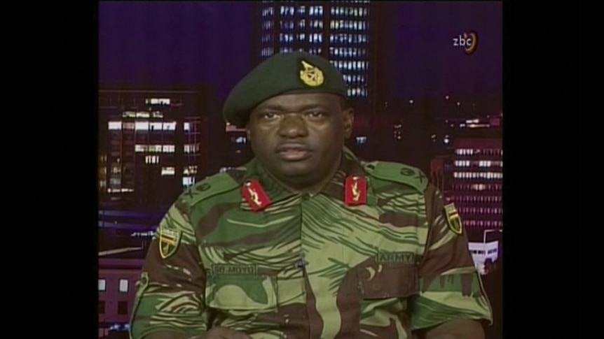 Zimbabwe army: Mugabe safe; army targeting 'criminals around him' (Photo: Reuters/Philimon Bulawayo)