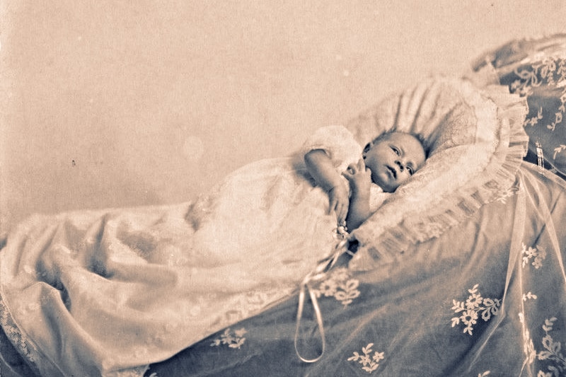 A black and white photo shows Queen Elizabeth II as a baby.