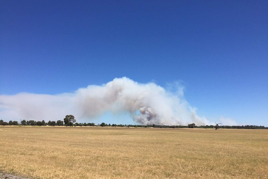 Flames threaten homes in Bullsbrook