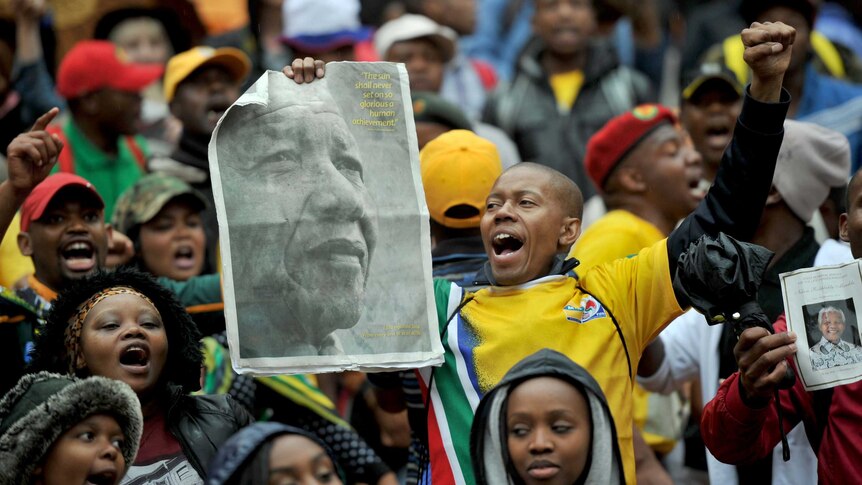 Crowds flock to Nelson Mandela memorial