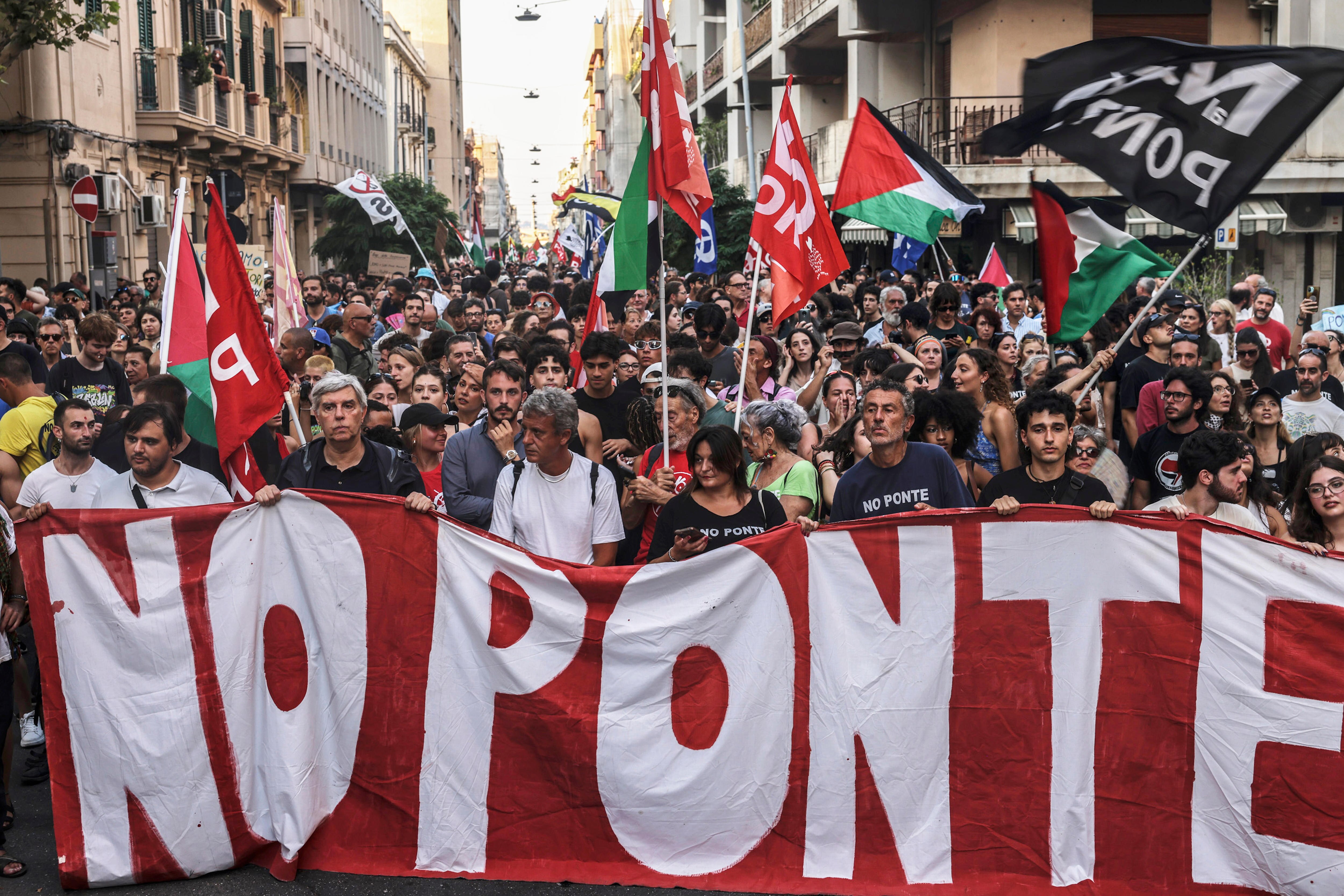 Plan for bridge between Sicily and Italian mainland meets fierce opposition episode artwork