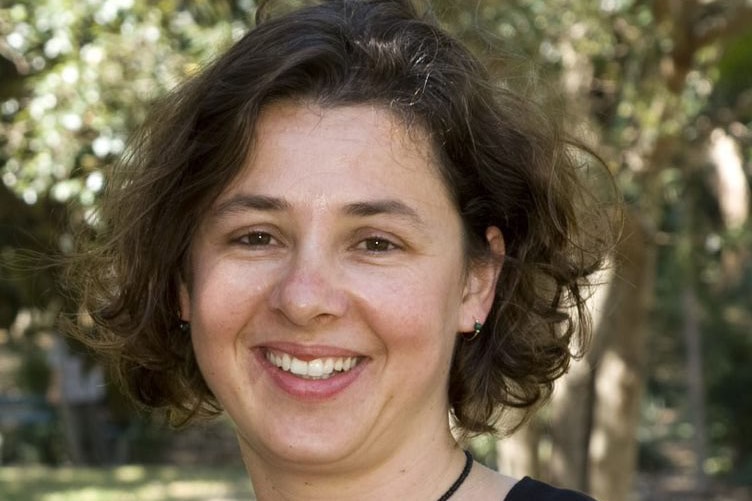 Headshot of a smiling woman.