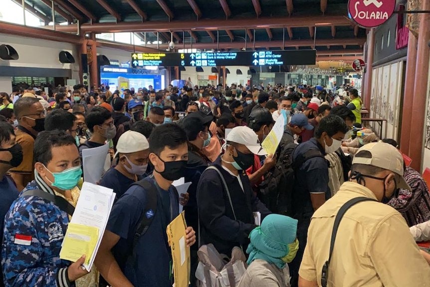 A photo of long queues at Jakarta's main airport Soekarno-Hatta.