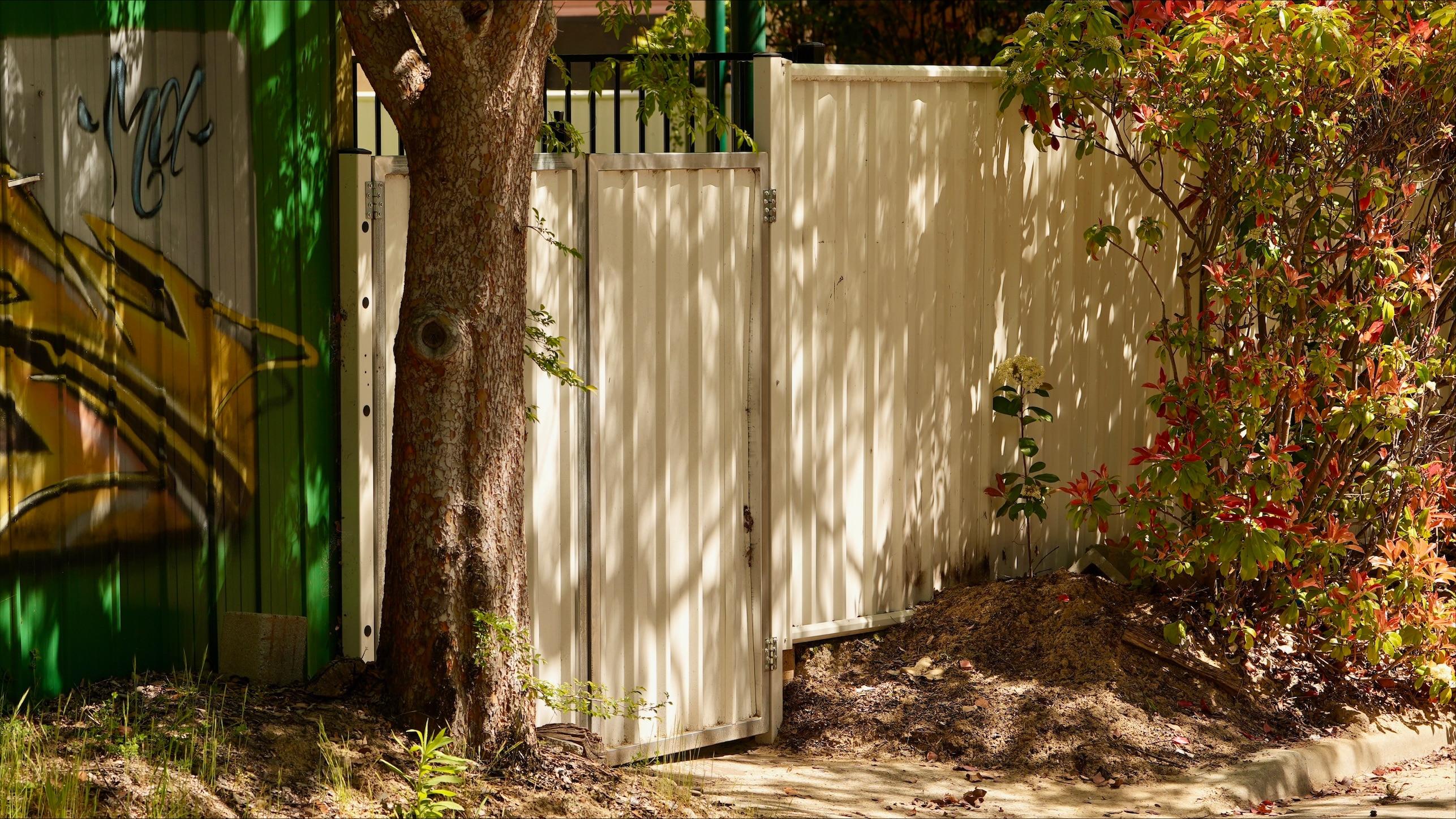 A colourbond fence.