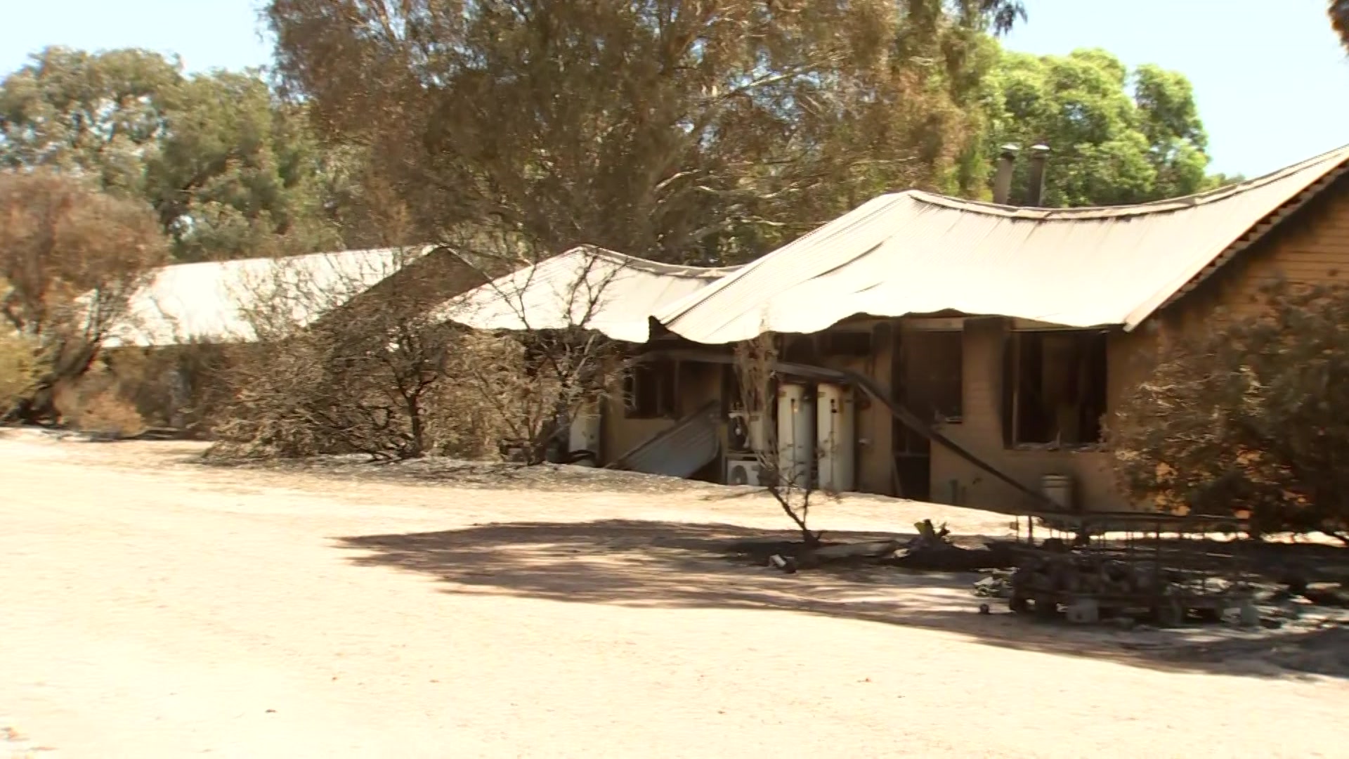 Victorian Storms Leave 16 Homes Ruined As Grampians Bushfires Destroy ...